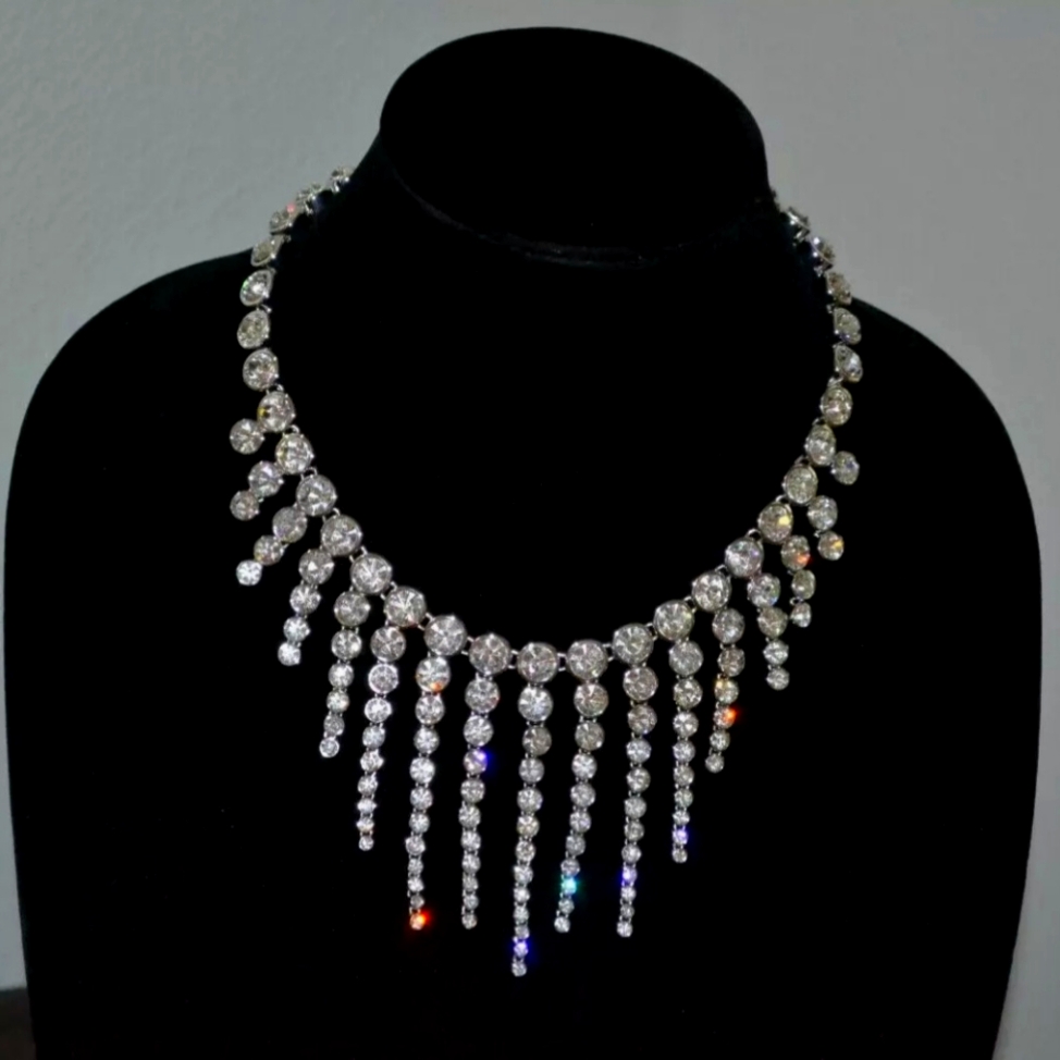 Henri Bendel Waldorf Waterfall Necklace New 275$